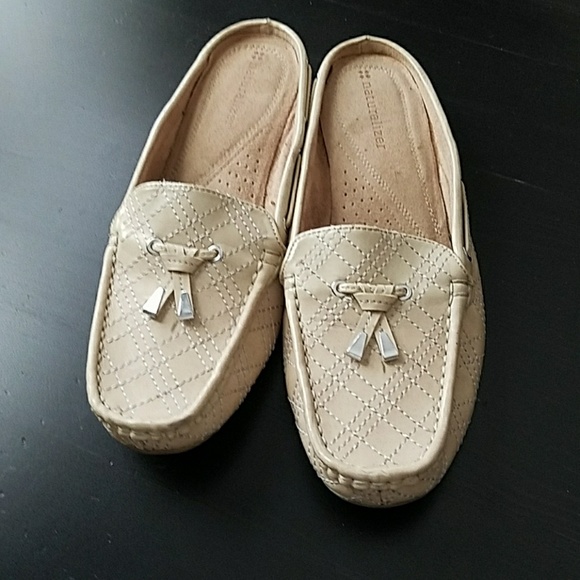 naturalizer slip resistant shoes